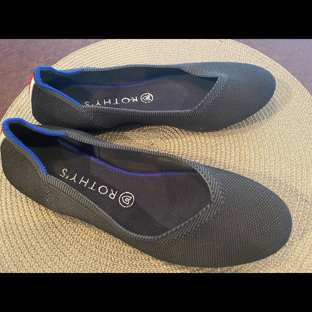 Rothys flat, rounded toe shoe. Worn three times. Excellent condition.